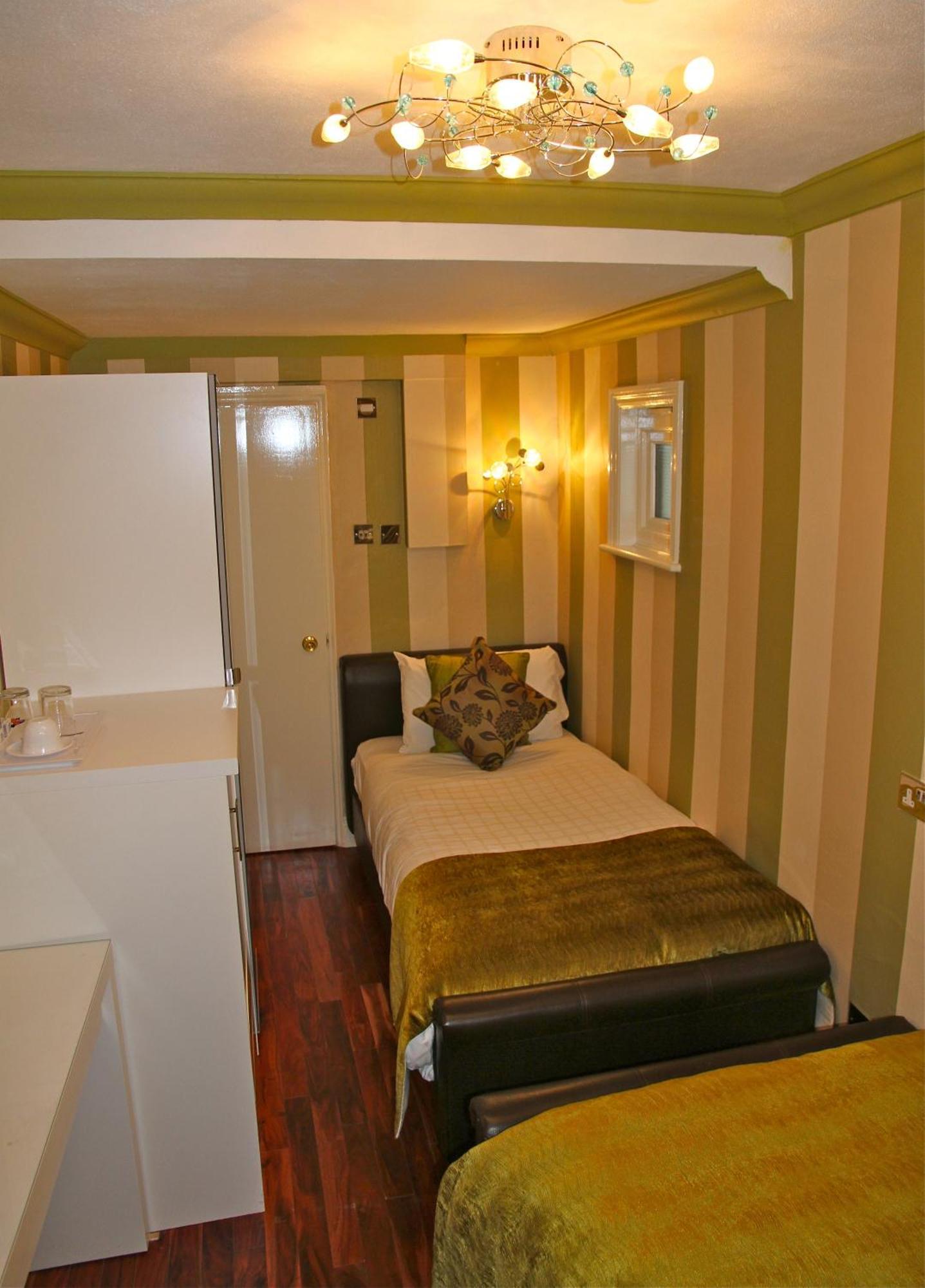 Crompton Guest House Hounslow Exterior foto