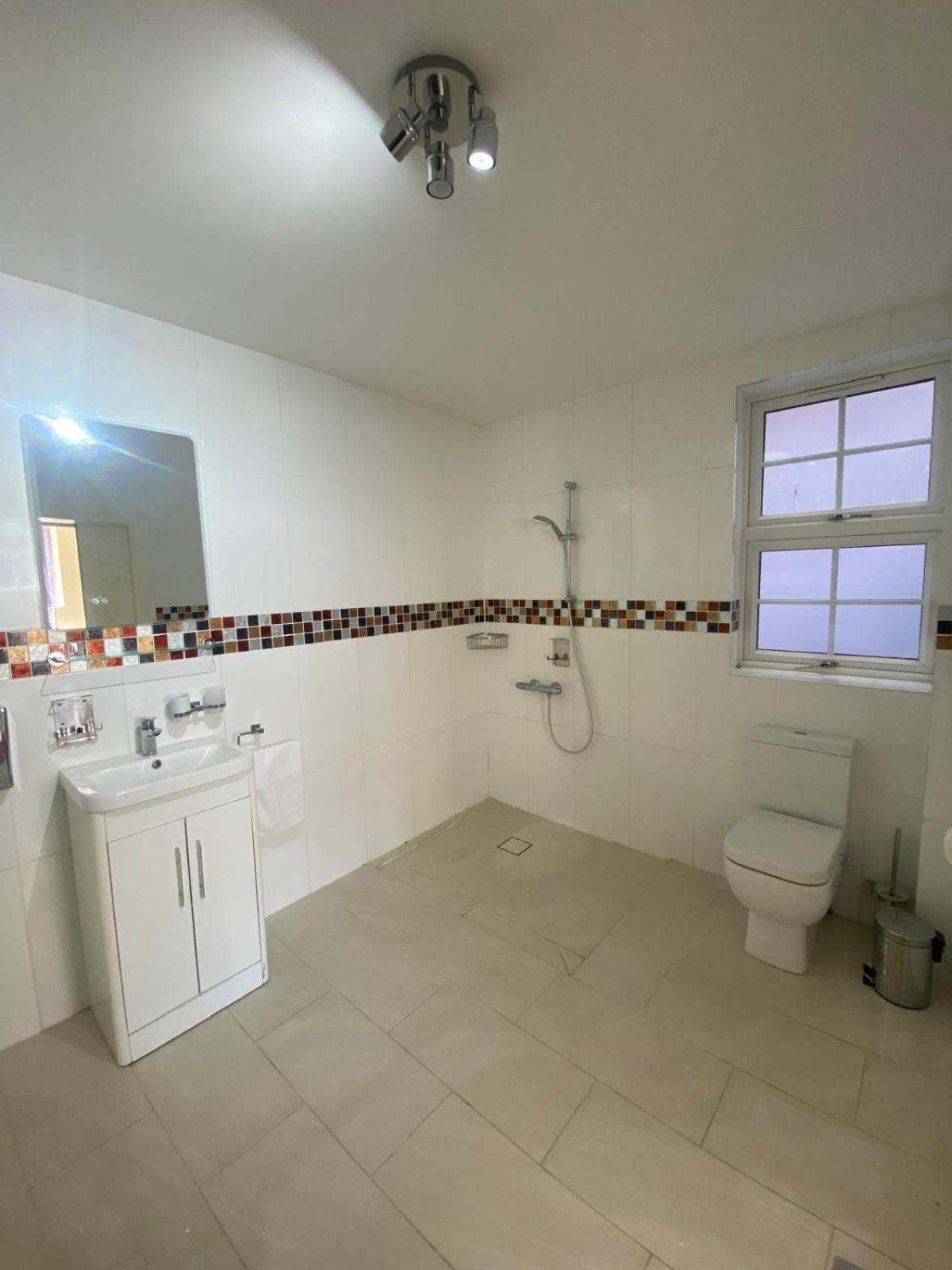 Crompton Guest House Hounslow Exterior foto