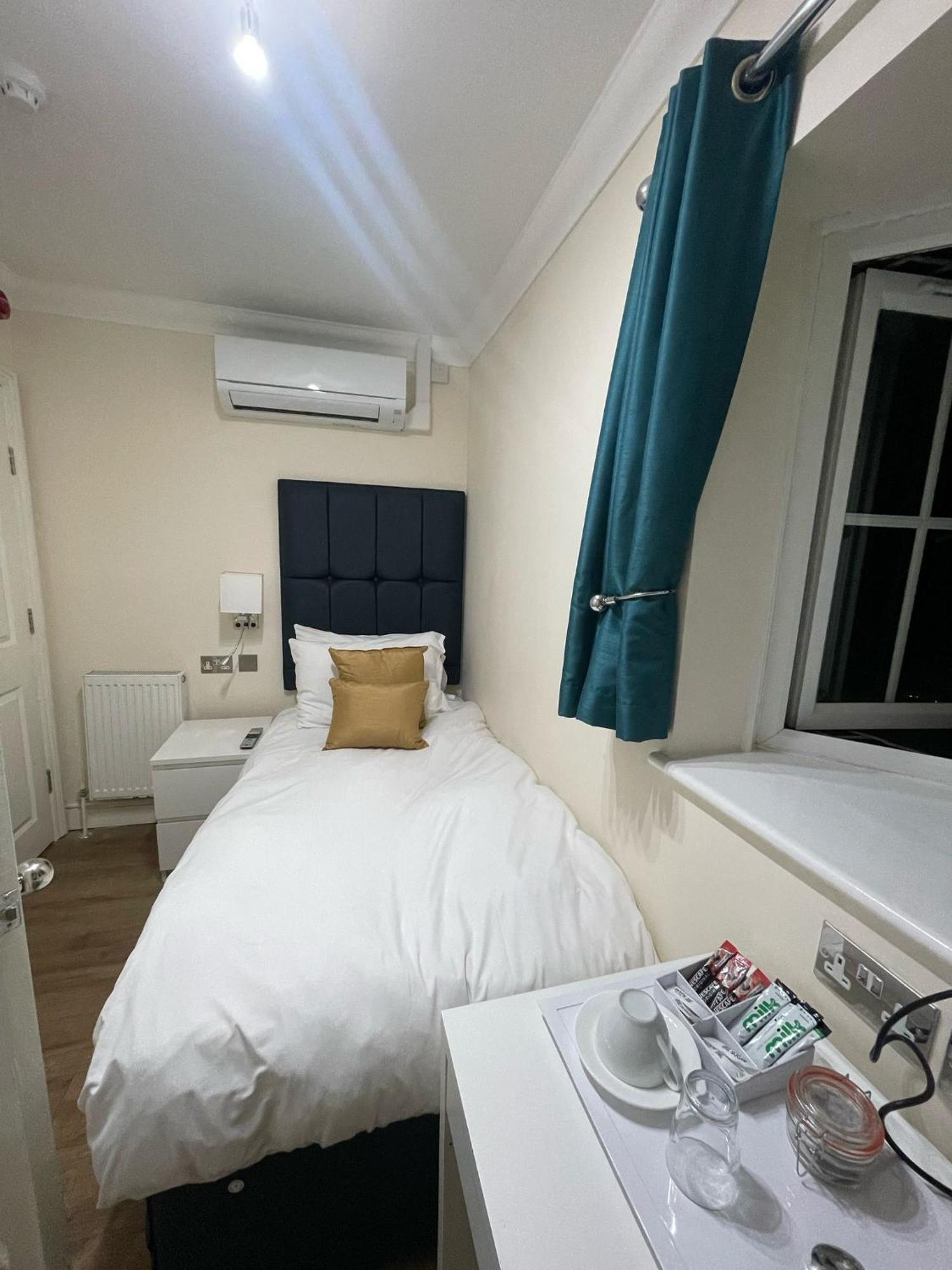 Crompton Guest House Hounslow Exterior foto