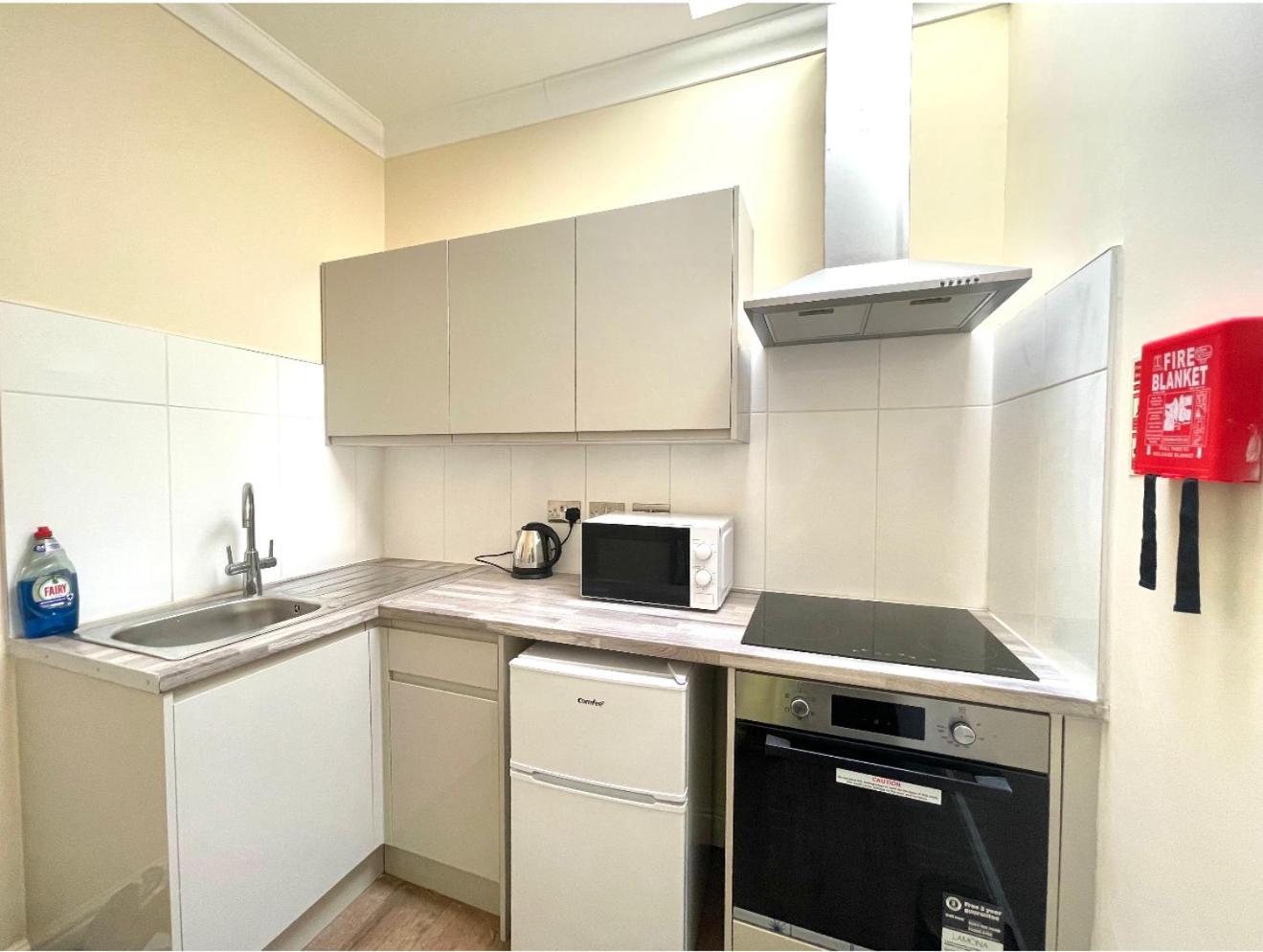 Crompton Guest House Hounslow Exterior foto