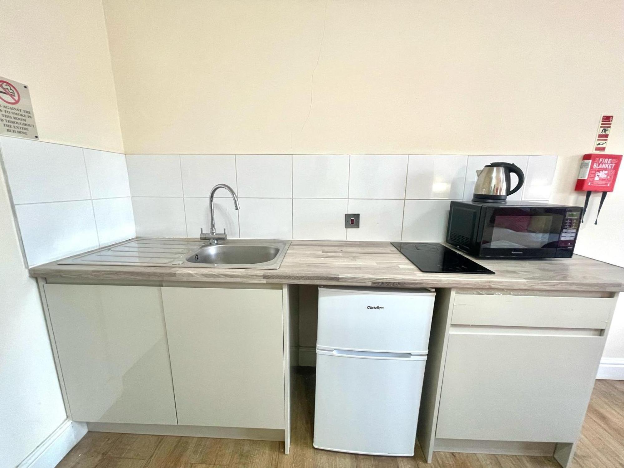 Crompton Guest House Hounslow Exterior foto
