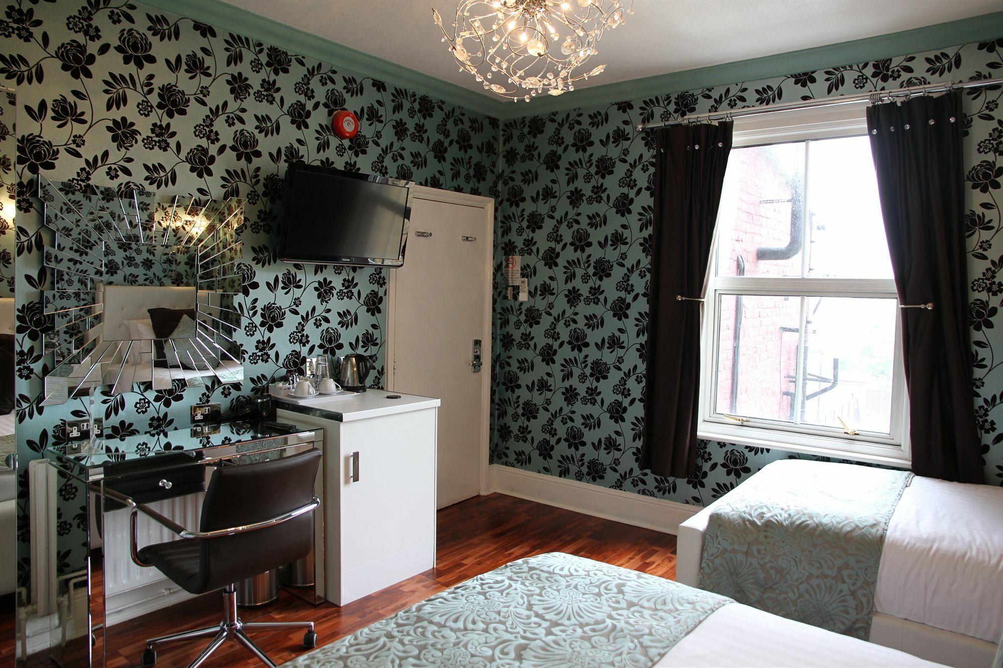 Crompton Guest House Hounslow Exterior foto