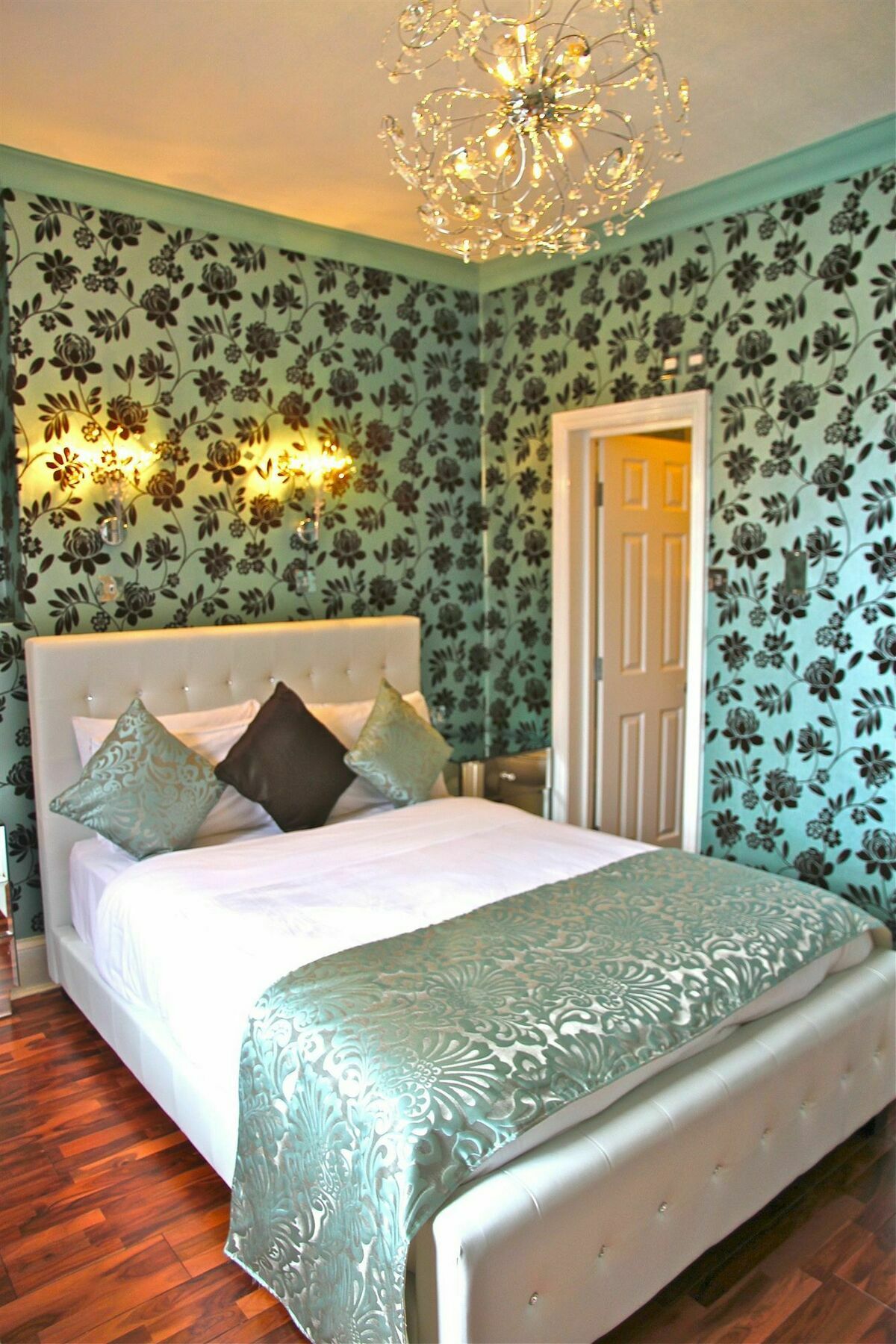 Crompton Guest House Hounslow Exterior foto